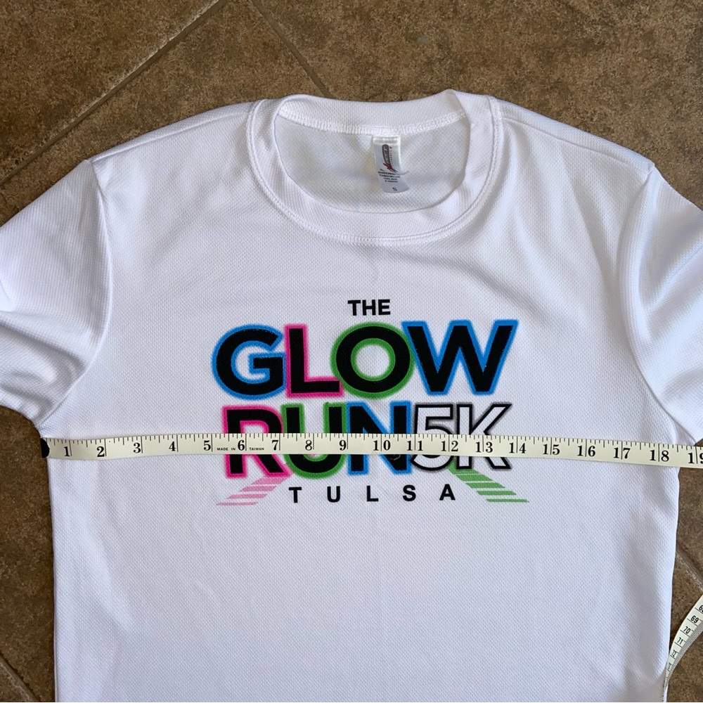 NWOT - UNISEX Tulsa Glow Run 5K T-Shirt - Picture 5 of 8